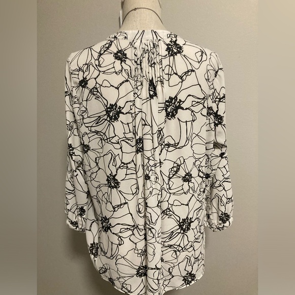 NYDJ blouse. - Picture 3 of 6